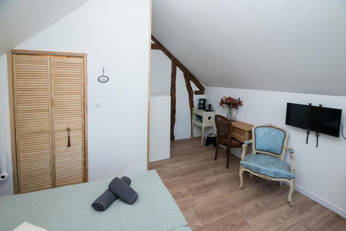 Bed and Breakfast L'Echo Des Bois Ліон-ла-Форе Екстер'єр фото